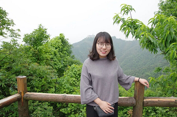 尊龙凯时环保财务部门的爱笑宝藏女孩