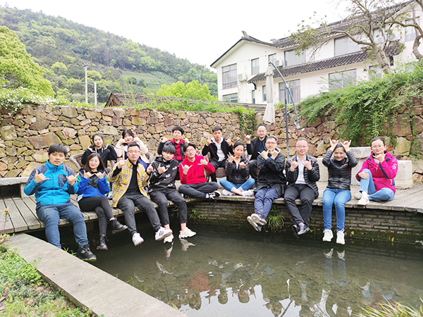 尊龙凯时环保营销团队西山缥缈峰户外拓展旅游活动之旅