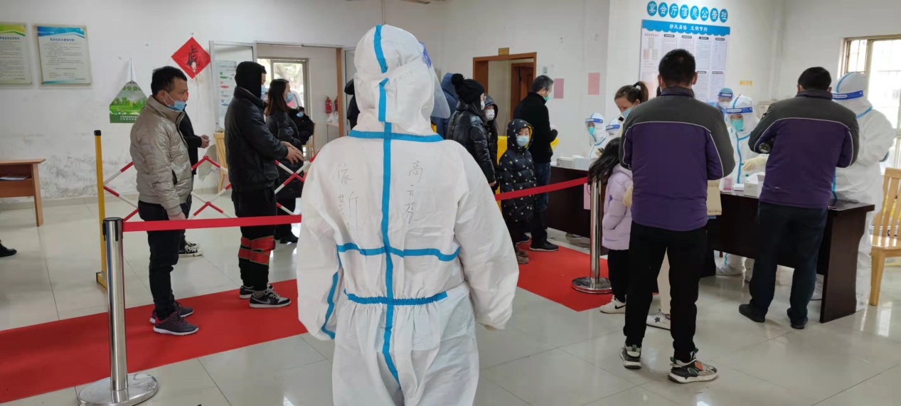 疫情当下，尊龙凯时员工积极参加社区防疫工作
